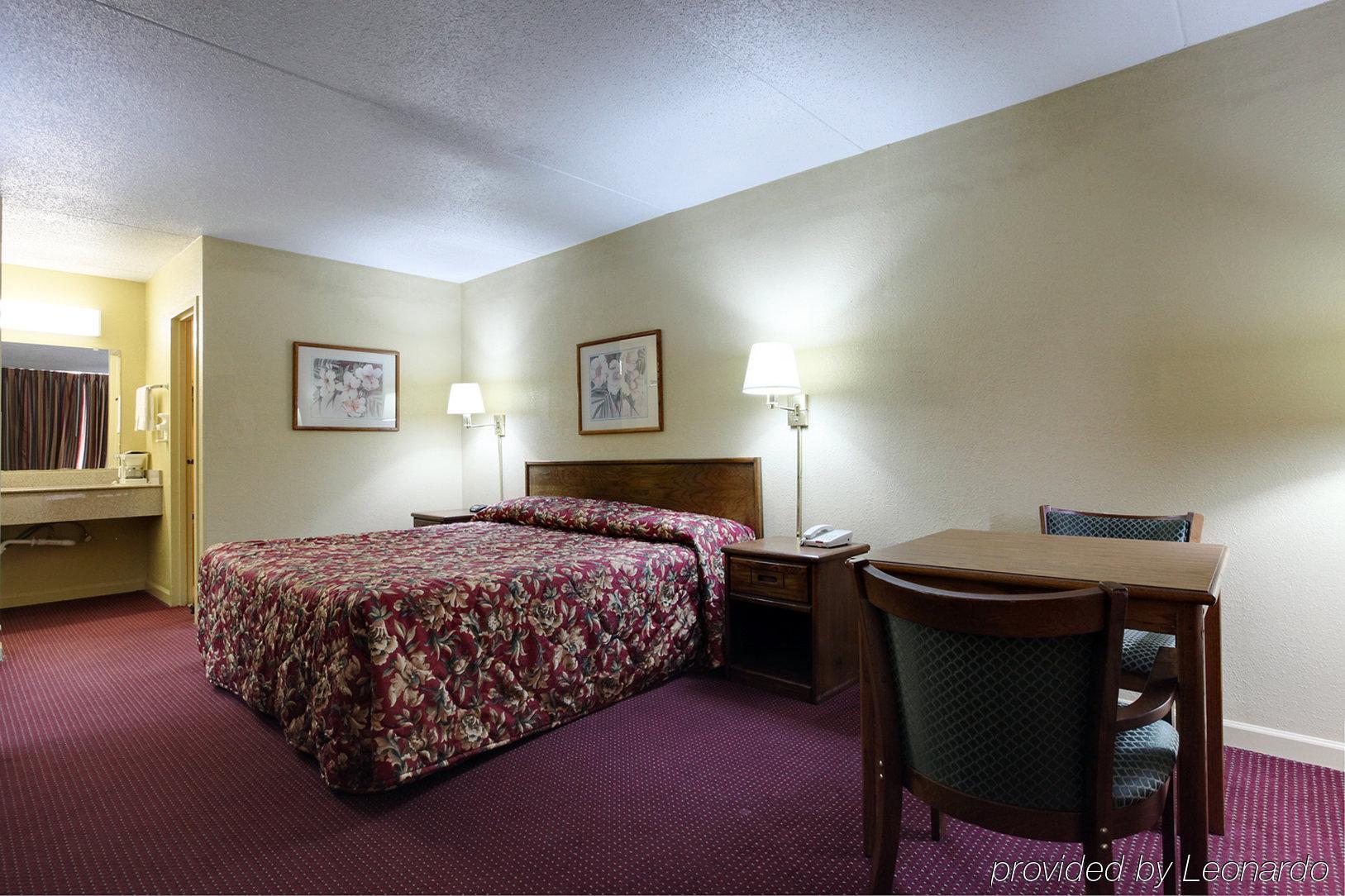 Americas Best Value Inn & Suites Greenville Room photo