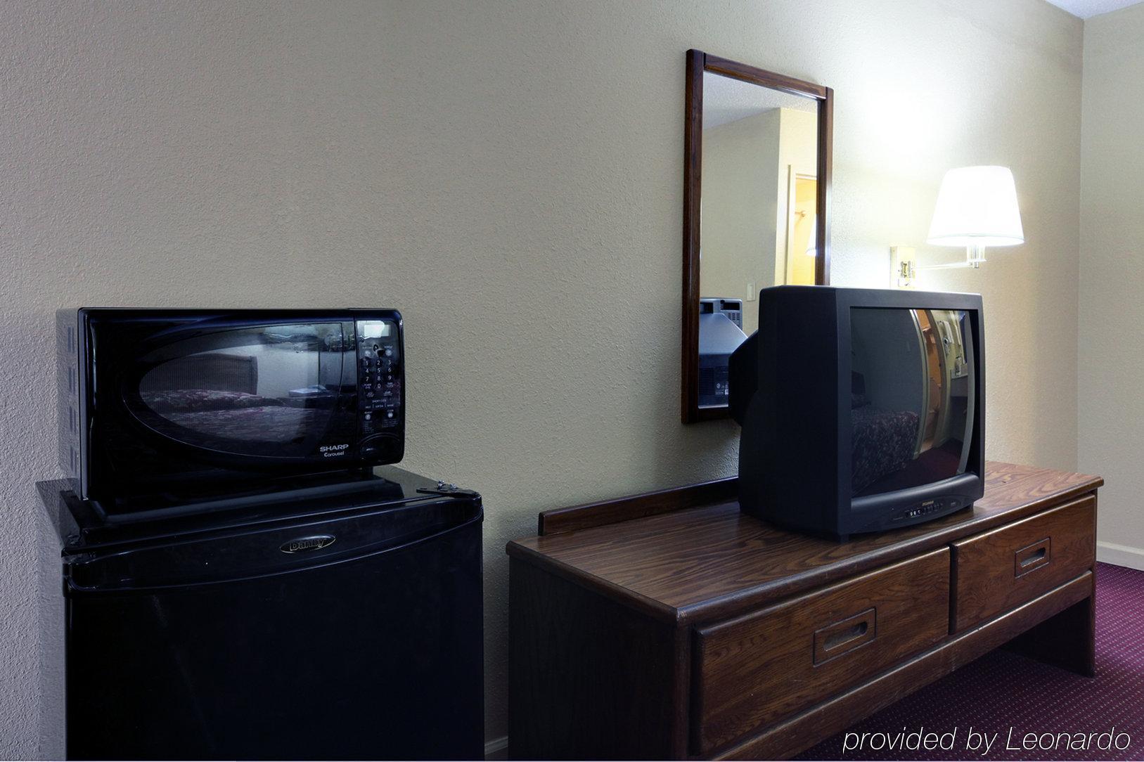 Americas Best Value Inn & Suites Greenville Room photo